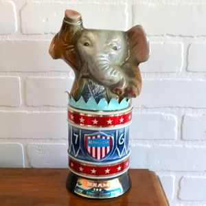 Belle carafe/décanteur éléphant vintage 1950.